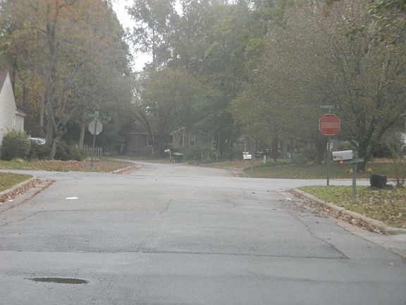 5th image of 923 S Hornbeam Dr