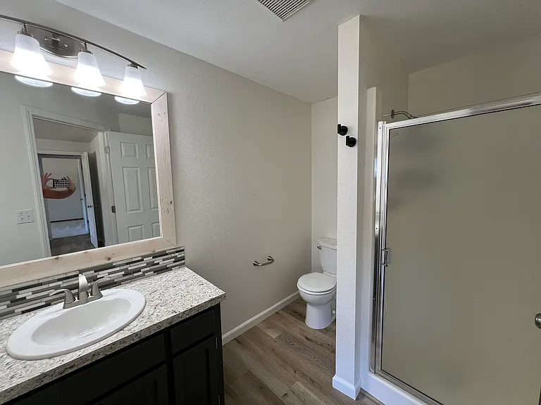 Primary En-Suite Bathroom
