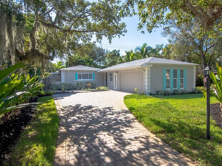 786 Dahlia Ln — Photo 22