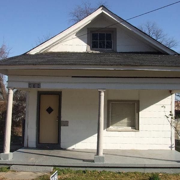 1st image of 936 Crockett Pl