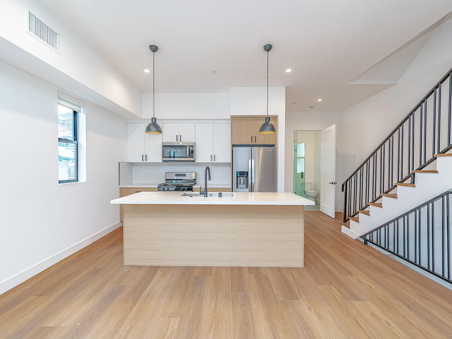 5 bed, 1871 sqft, $5,757 — Photo 3