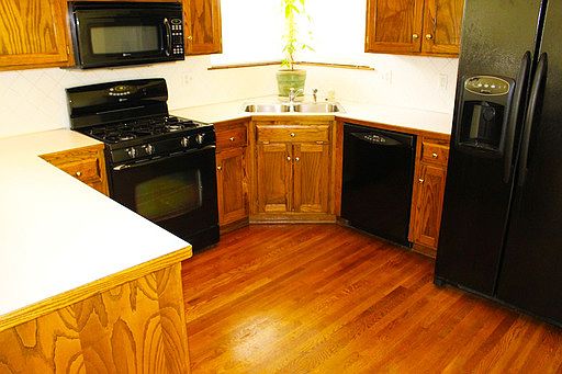 4th image of 1749 SE Embassy Dr