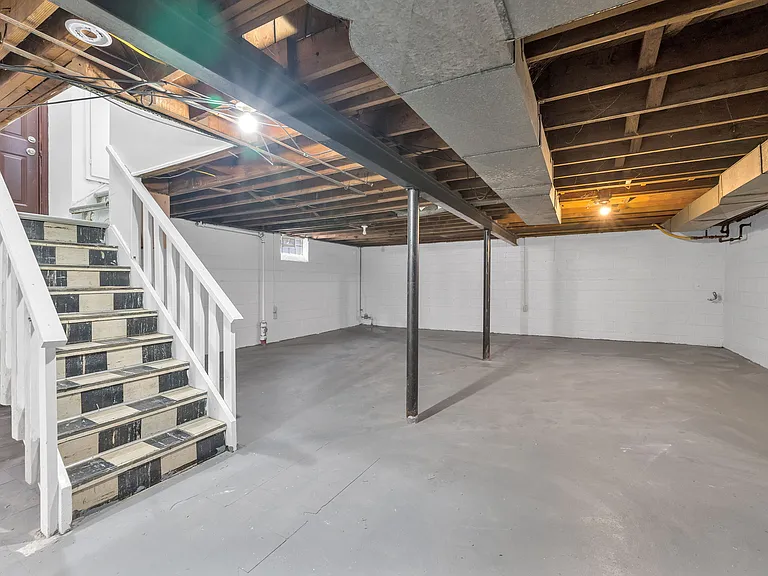 3837 Katherine St — Photo 22