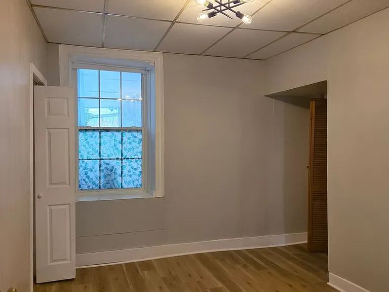 102 N Bedford St — Photo 32
