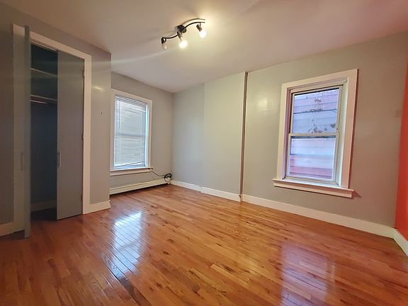 3rd image of 581 Bramhall Ave #2