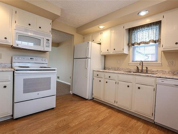 5th image of 44-46 46 Willowick Dr