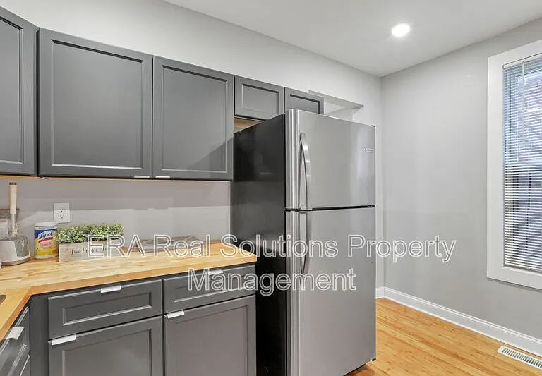 741 E Mound St — Photo 7