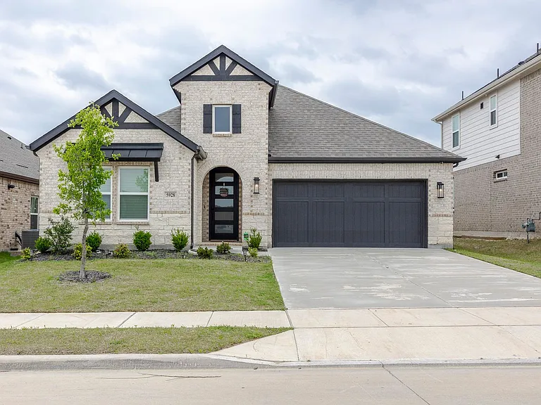 5928 Mustang Creek Ln — Photo 1