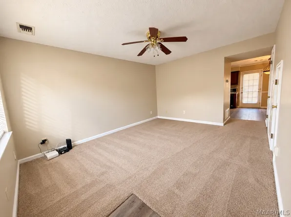 946 Peachtree St, Prattville, AL 36066