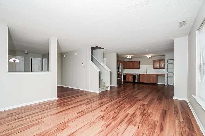 4 bed, 2.5 bath, 1912 sqft, $1,995 — Photo 4