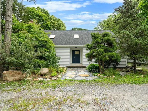 3 Cozine Road S, Center Moriches, NY 11934