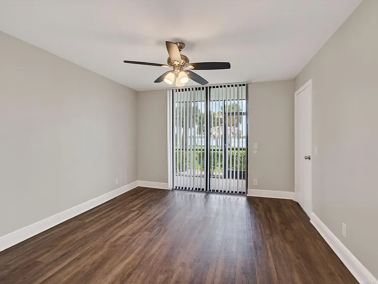 714 Executive Center Dr #13 — Photo 7