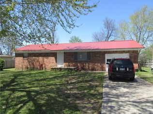 611 W Magnolia St, Siloam Springs, AR 72761