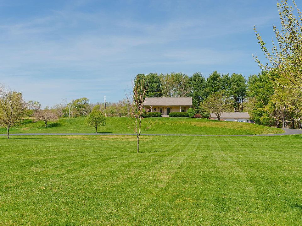 1st image of 839 Falls Rd