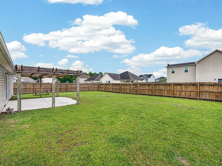 210 Riverstone Ct — Photo 25