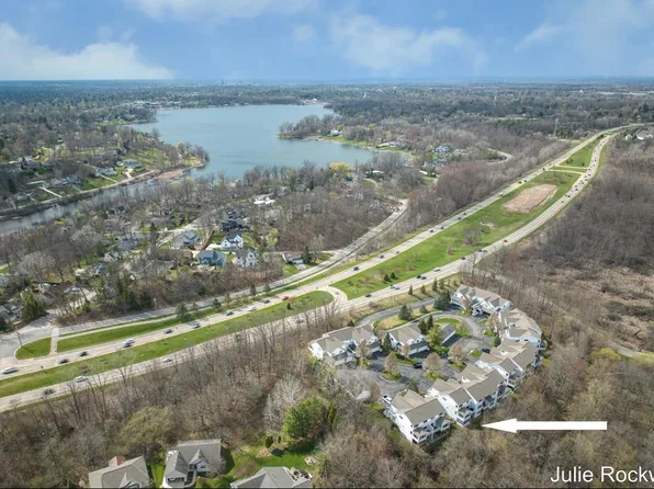 856 Pinnacle Run Dr SE, Grand Rapids, MI 49546