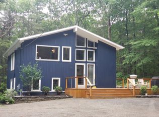 28 Butterhill Rd, Pelham, MA 01002