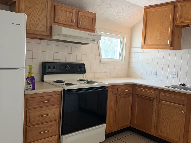 304 N Detroit St #1/2 — Photo 14