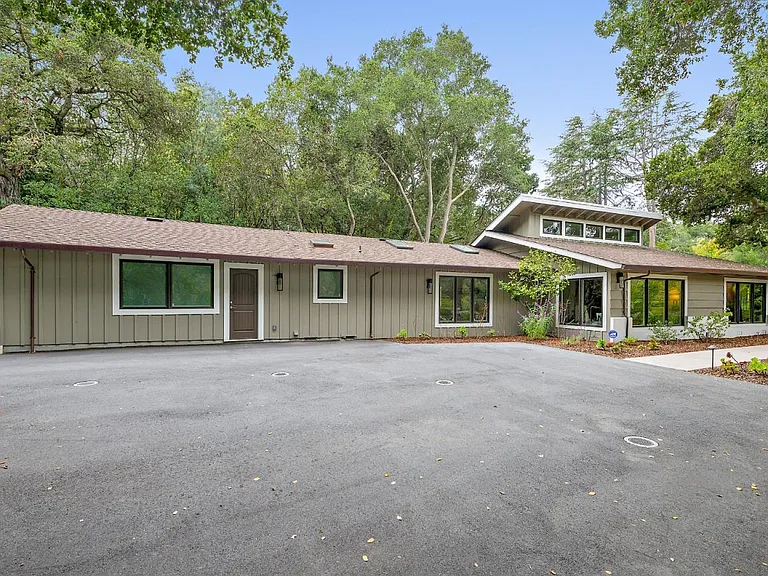 29 Eugenia Ln — Photo 4