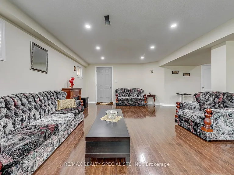 5486 Landsborough Ave — Photo 8