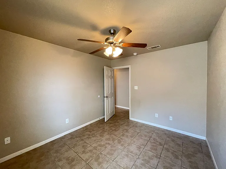 1204 Powder River Dr. — Photo 10