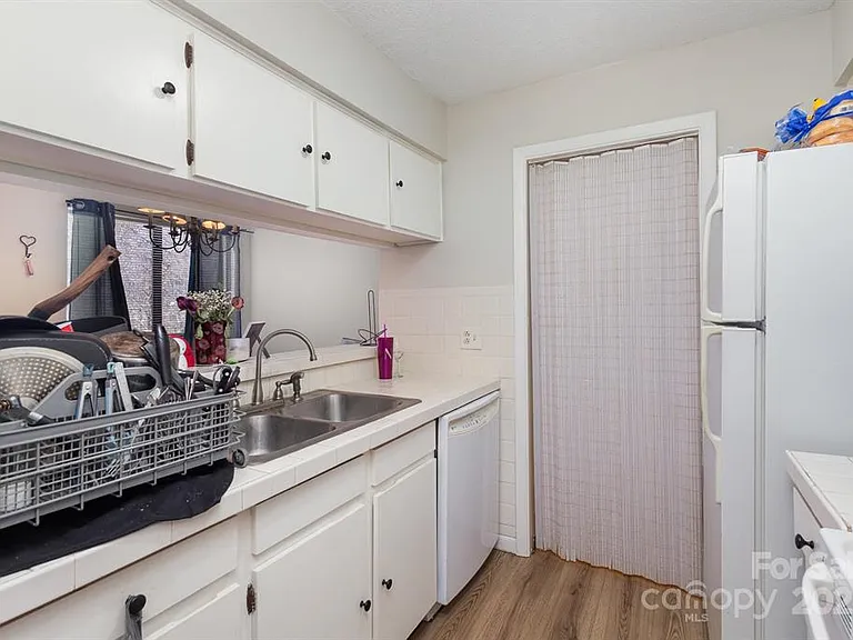 4400 Sharon Chase Dr #E — Photo 6