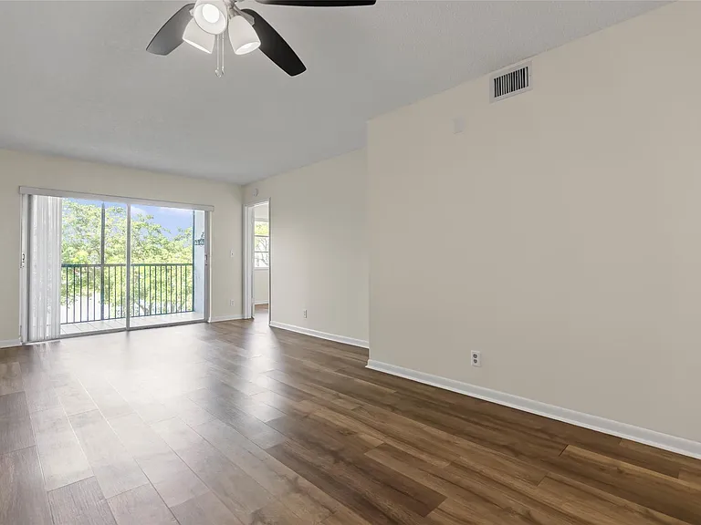 2226 N Cypress Bend Dr #308 — Photo 14