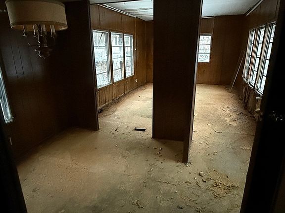 3rd image of 246 Old Warren Rd