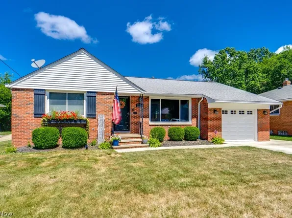 22214 Sandy Ln, Fairview Park, OH 44126