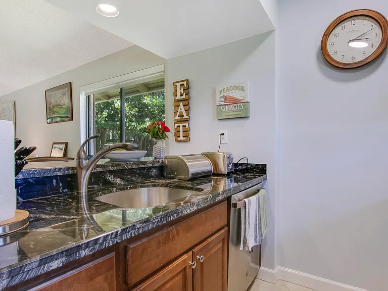 825 Club Dr — Photo 17