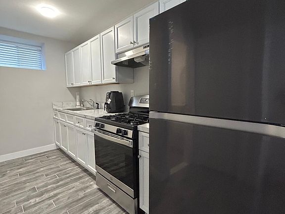 2nd image of 961 Ionia Ave #1A