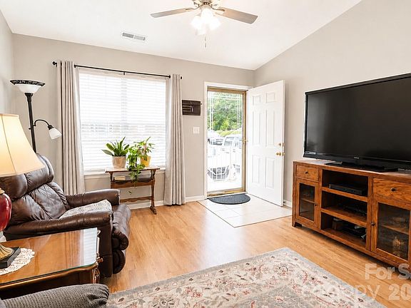5th image of 1969 Ebenezer Rd APT B