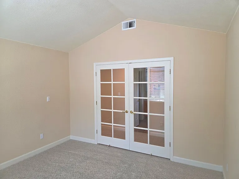 206 Murcia Ct — Photo 23