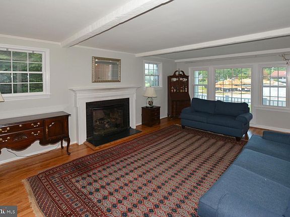 4th image of 9705 Bellevue Dr