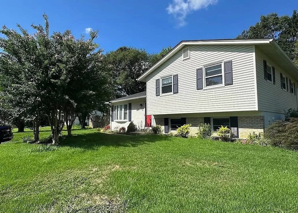 4 bed, 1880 sqft, $1,250 — Photo 1
