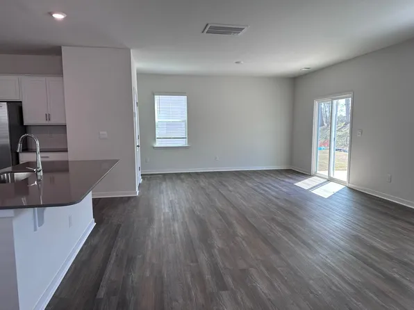 616 13th Avenue Dr NE, Hickory, NC 28601