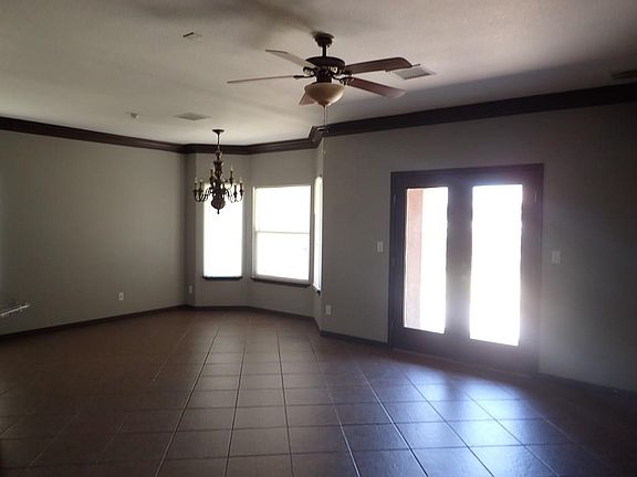 3rd image of 11508 Merejildo Madrid St