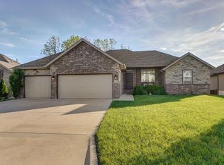 840 E Beechwood Rd, Nixa, MO 65714