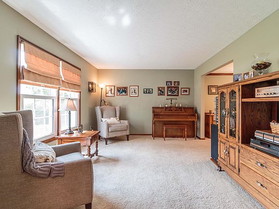 5th image of 10256 Fairfax Dr