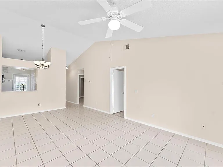 1113 Lucaya Cir — Photo 12