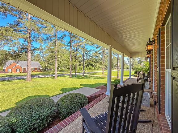 4th image of 1020 Meadow Ridge Dr