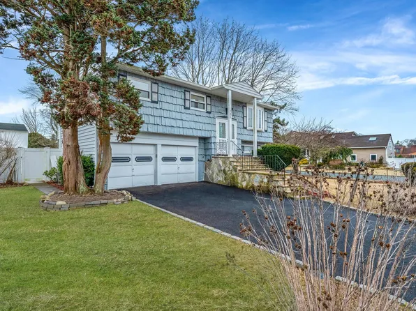 101 Spray Street, East Massapequa, NY 11758