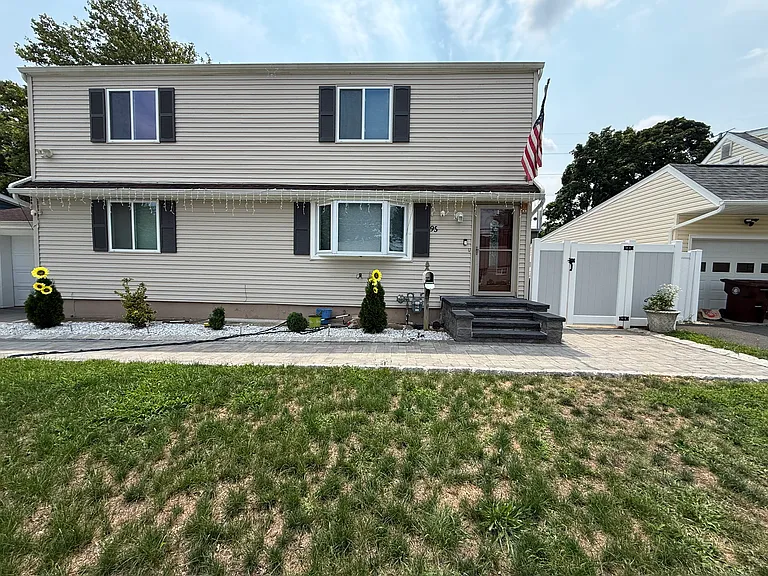95 Tunison Rd — Photo 1