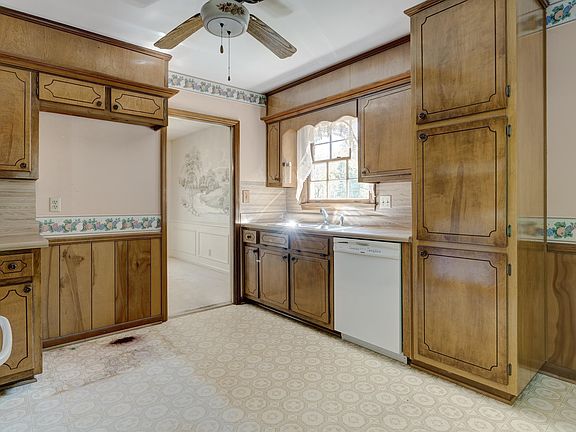 3rd image of 2306 Mountain Oaks Cir