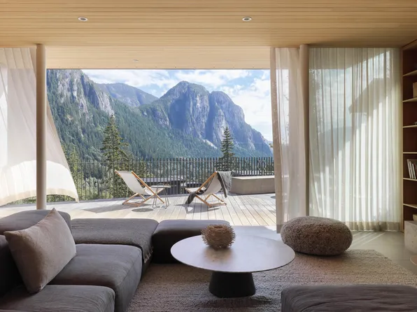 38574 High Creek Dr, Squamish, BC V8B 0T6