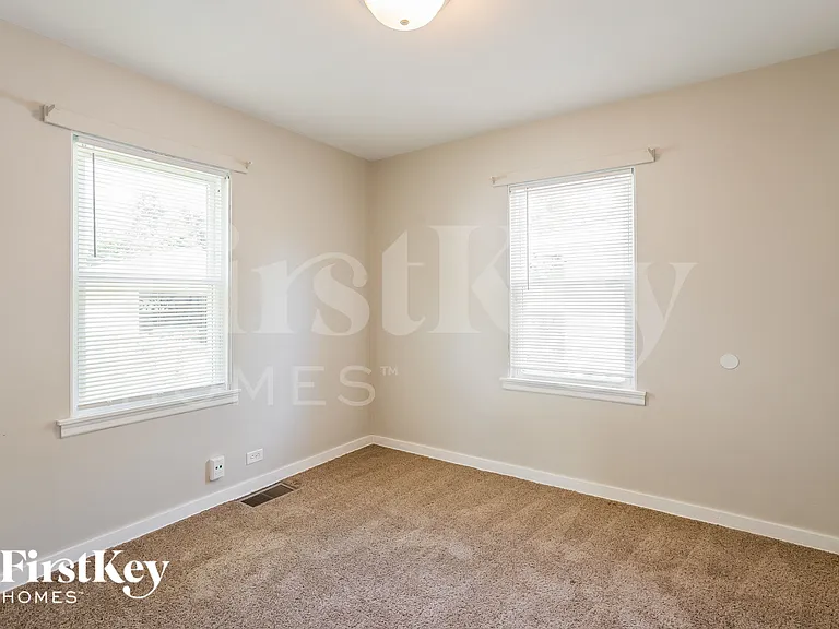 1026 Muirfield Ave — Photo 12