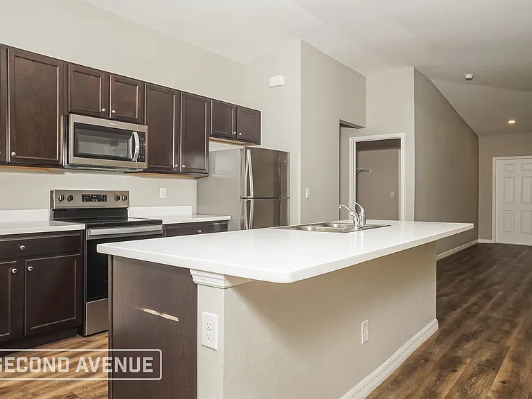 17424 Poston Ave — Photo 4
