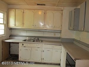 3rd image of 2565 Peach Dr