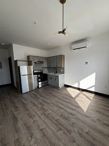 11-13 Thomas St Photo 1