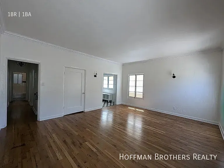 1177 N Ardmore Ave #1 — Photo 5